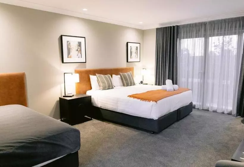 キングサイズベッドのスイートルーム, Wagga Rsl Club Motel