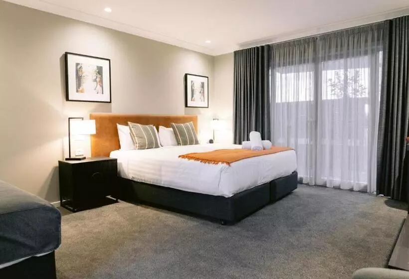 キングサイズベッドのスイートルーム, Wagga Rsl Club Motel