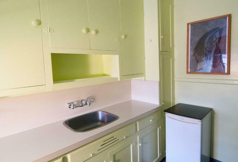 Номер Базовый Совметсный Санузел, Ocean Island Inn | Backpackers | Suites