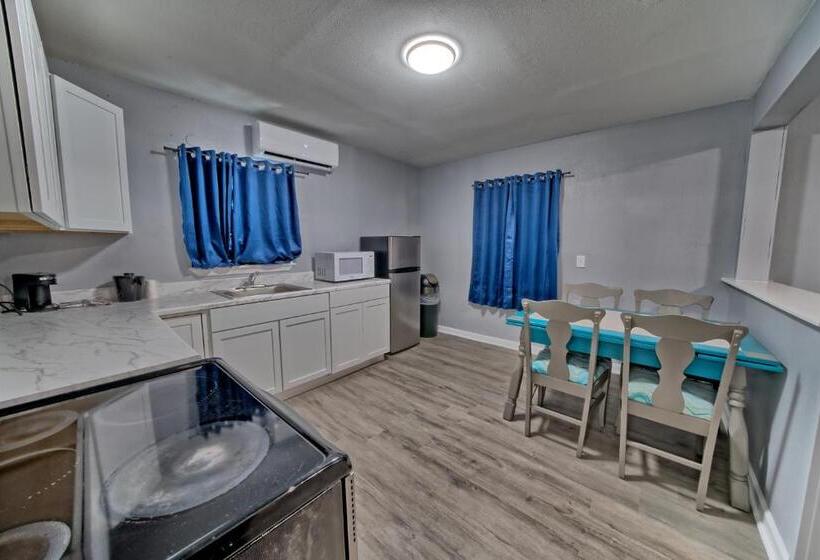 شقة غرفة واحدة مطلة على حمام السباحة, Aqua View Motel