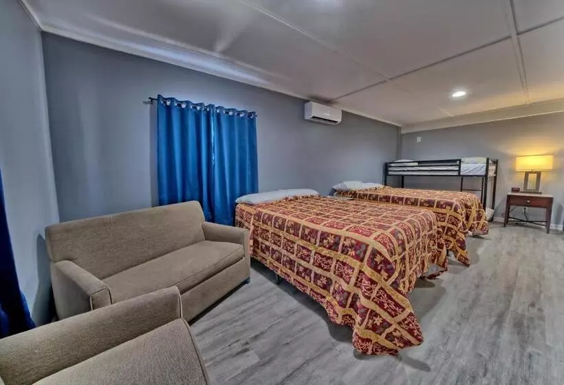 استودیو خانوادگی, Aqua View Motel
