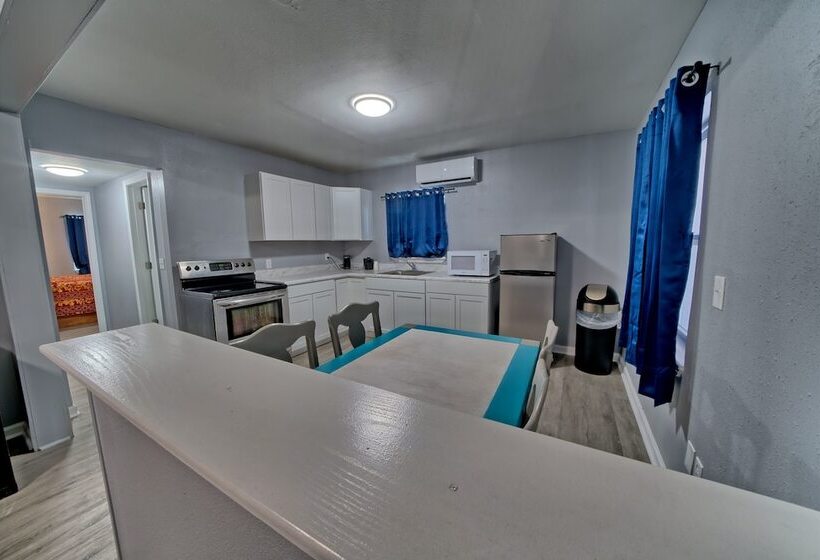 דירת חדר נוף לבריכה, Aqua View Motel