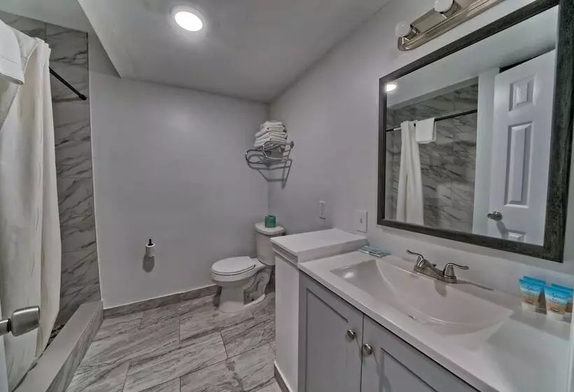 آپارتمان 1 خوابه با چشم‌انداز استخر, Aqua View Motel