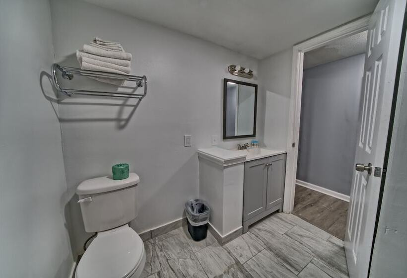 شقة غرفة واحدة مطلة على حمام السباحة, Aqua View Motel