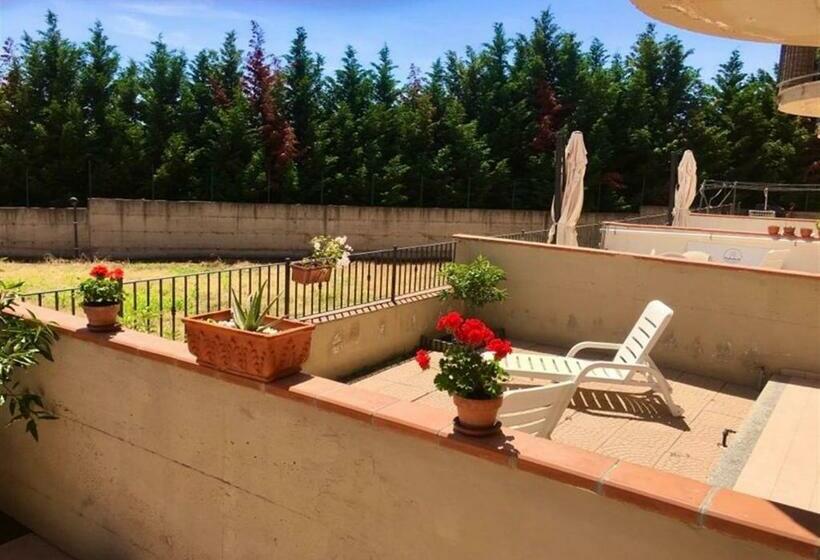 غرفة قياسية ثلاثية, New Naxos Village