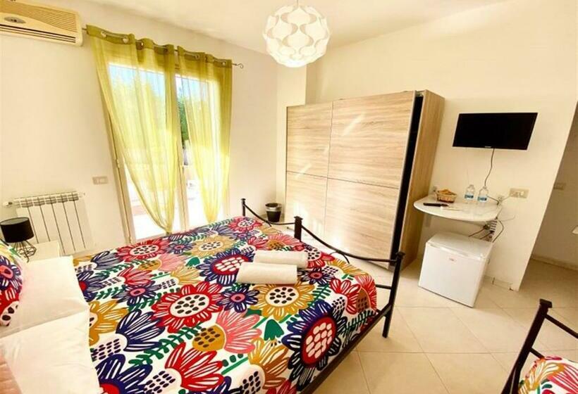 غرفة قياسية ثلاثية, New Naxos Village