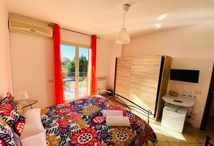 غرفة قياسية ثلاثية, New Naxos Village