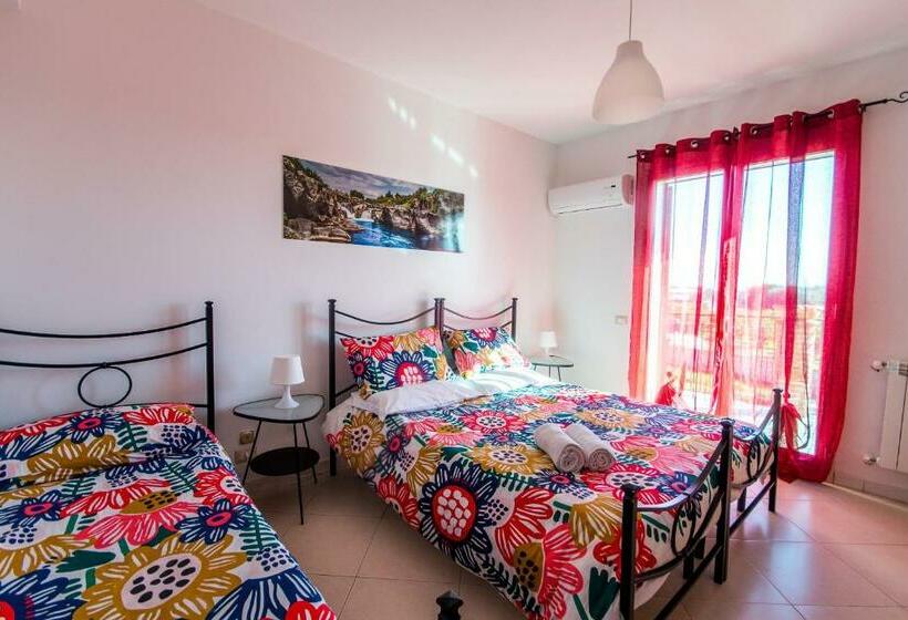 غرفة قياسية ثلاثية, New Naxos Village