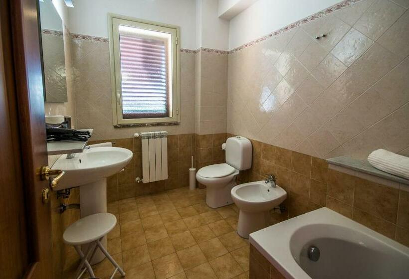 غرفة قياسية ثلاثية, New Naxos Village