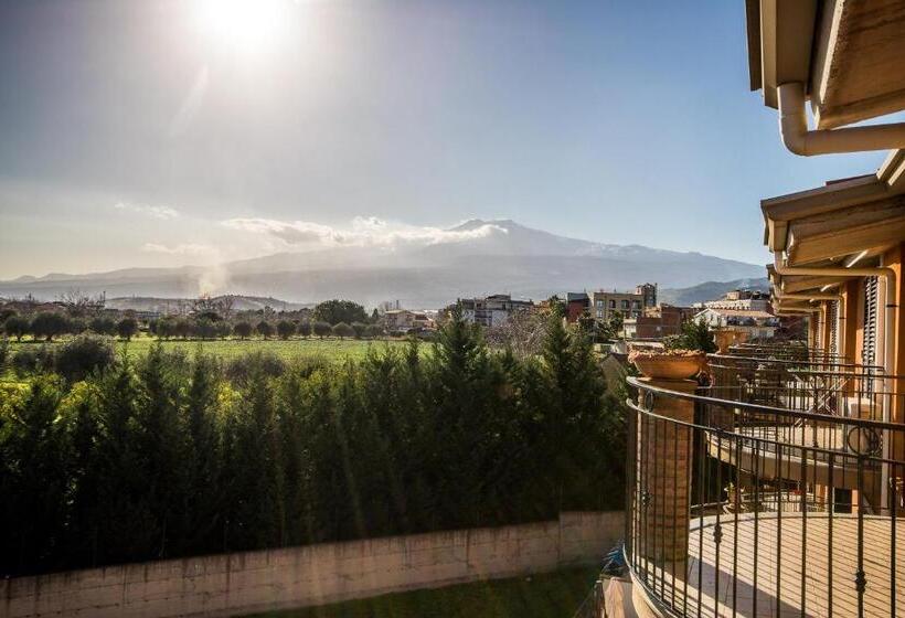 غرفة قياسية رباعية, New Naxos Village