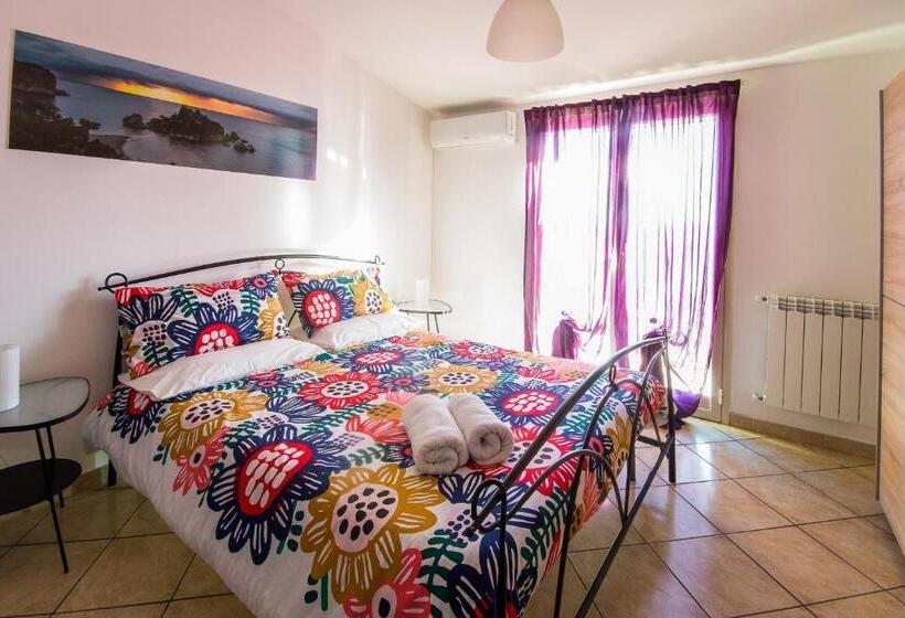 غرفة قياسية, New Naxos Village