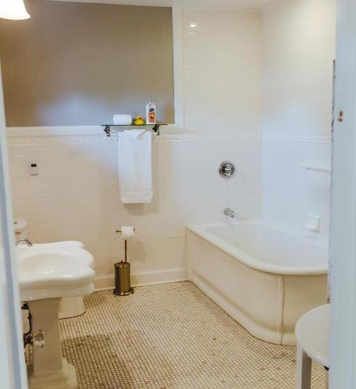 Люкс Superior, Leonard At Logan House