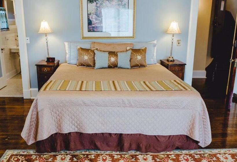 Люкс Superior, Leonard At Logan House