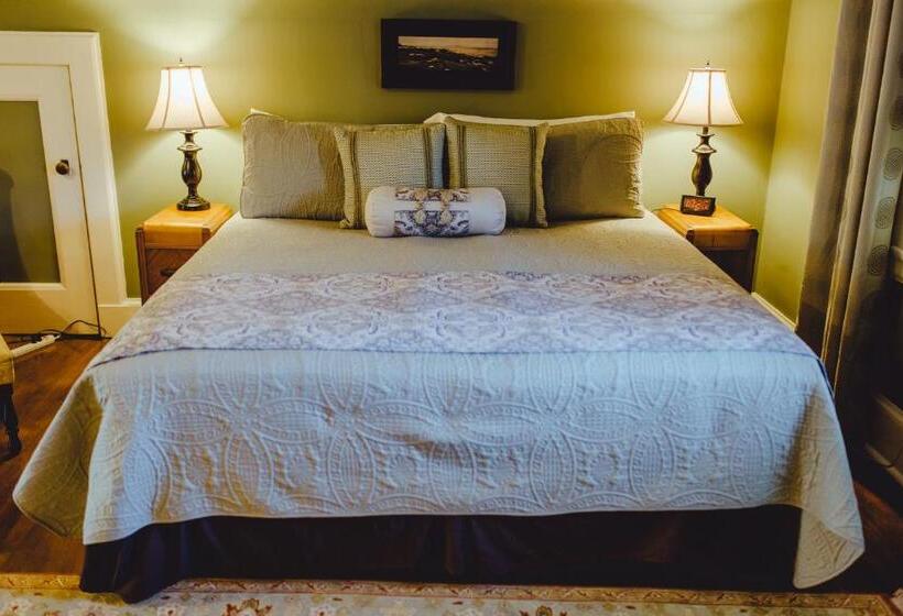 Люкс Deluxe Кровать Кинг, Leonard At Logan House