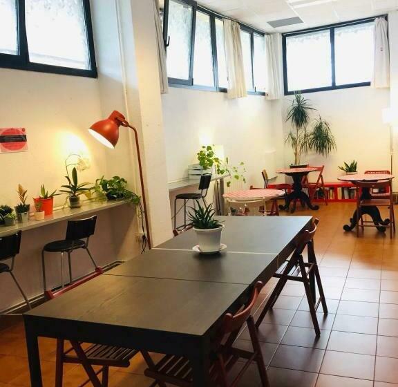 Кровать в Общей Комнате, Bilbao Akelarre Hostel