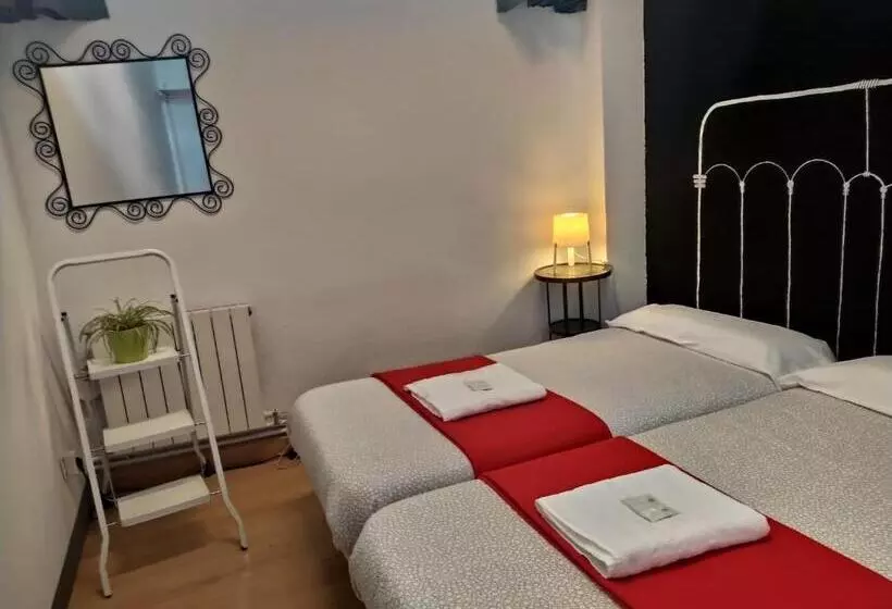 اتاق استاندارد یک تخته با سرویس بهداشتی مشترک, Bilbao Akelarre Hostel