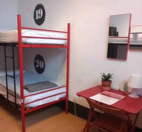 اتاق استاندارد یک تخته با سرویس بهداشتی مشترک, Bilbao Akelarre Hostel