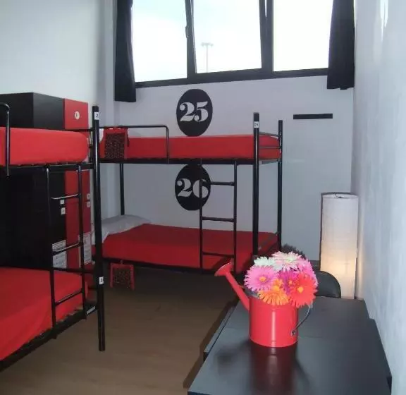اتاق استاندارد چهارنفره با سرویس بهداشتی مشترک, Bilbao Akelarre Hostel
