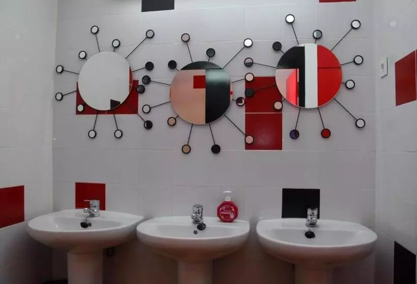 اتاق استاندارد چهارنفره با سرویس بهداشتی مشترک, Bilbao Akelarre Hostel