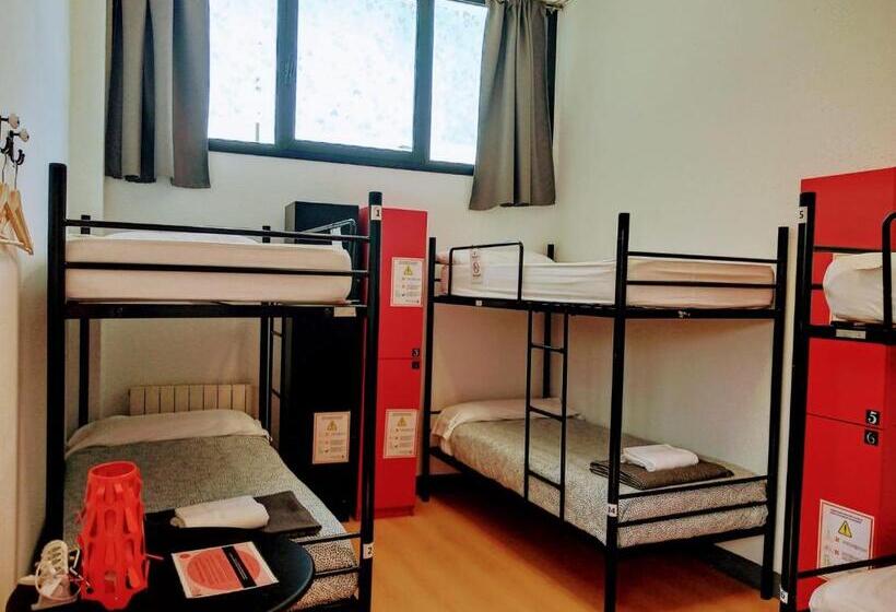 חדר סטנדרטי לארבעה עם חדר אמבטיה משותף, Bilbao Akelarre Hostel