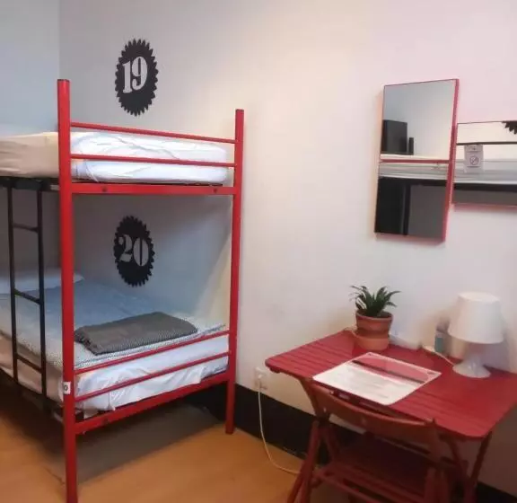 اتاق خانوادگی با سرویس بهداشتی مشترک, Bilbao Akelarre Hostel