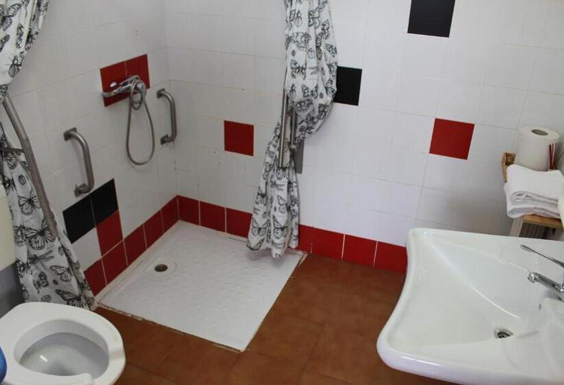 חדר סטנדרט לשלושה, Bilbao Akelarre Hostel