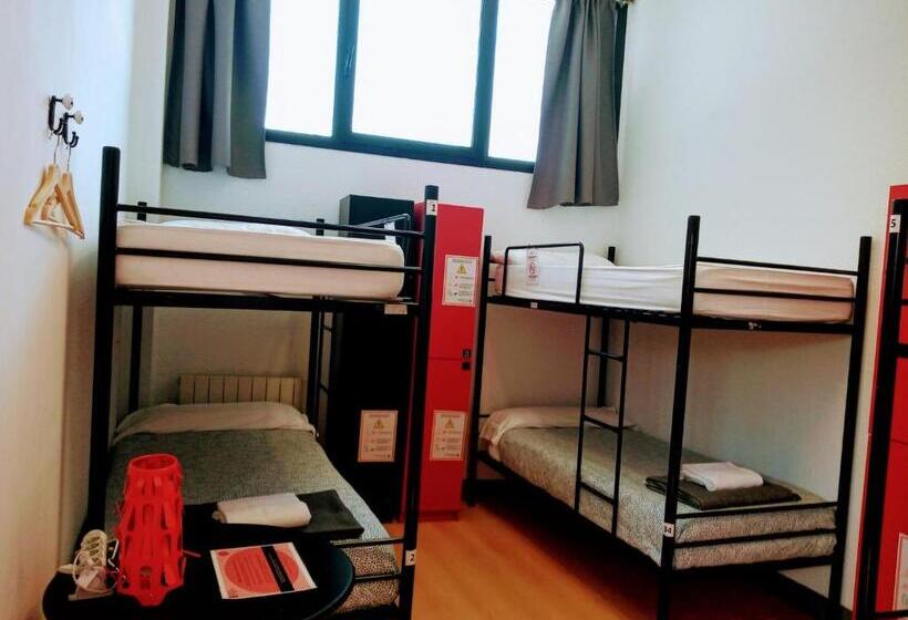 Номер Стандарт Трехместный, Bilbao Akelarre Hostel