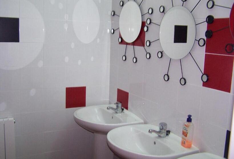 חדר סטנדרט לשלושה, Bilbao Akelarre Hostel