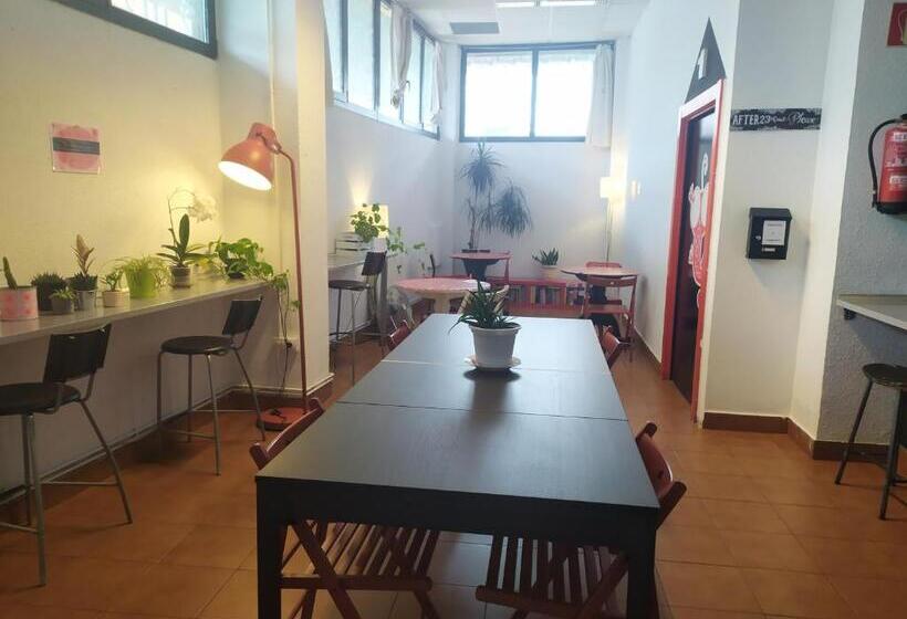 חדר סטנדרט לשלושה, Bilbao Akelarre Hostel