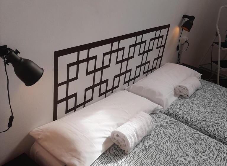 带共用浴室的标准房间, Bilbao Akelarre Hostel