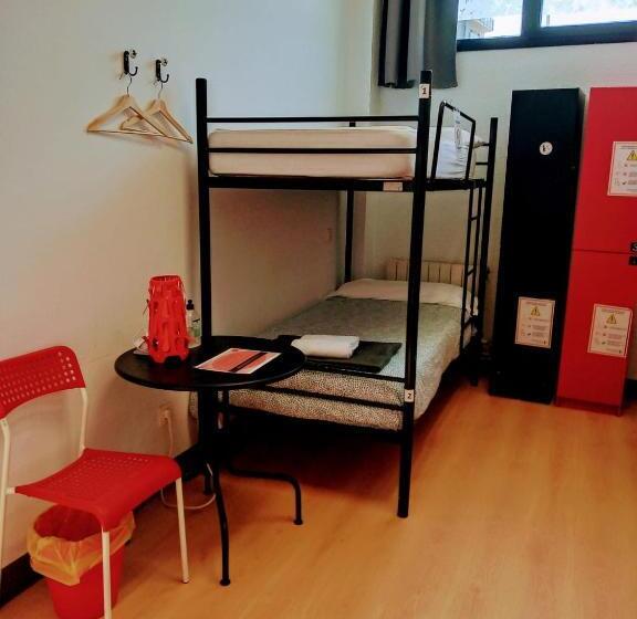 Quarto Estandar Individual Banheiro Compartilhado, Bilbao Akelarre Hostel