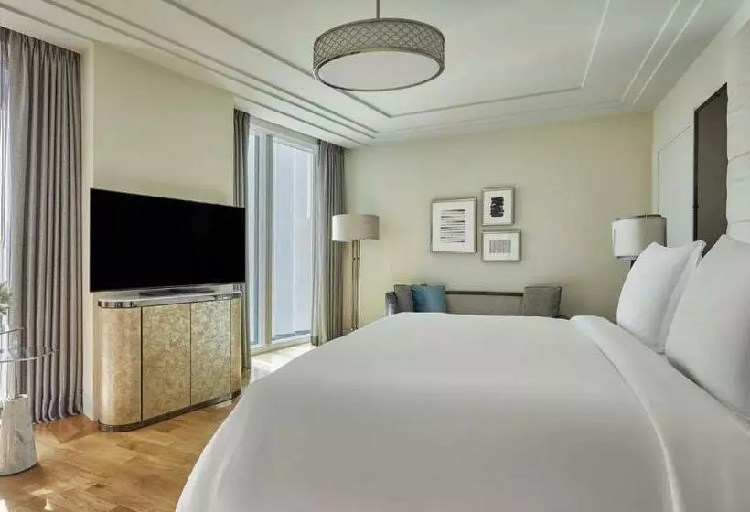 キングサイズベッドのデラックスルーム, Four Seasons Hotel Abu Dhabi At Al Maryah Island