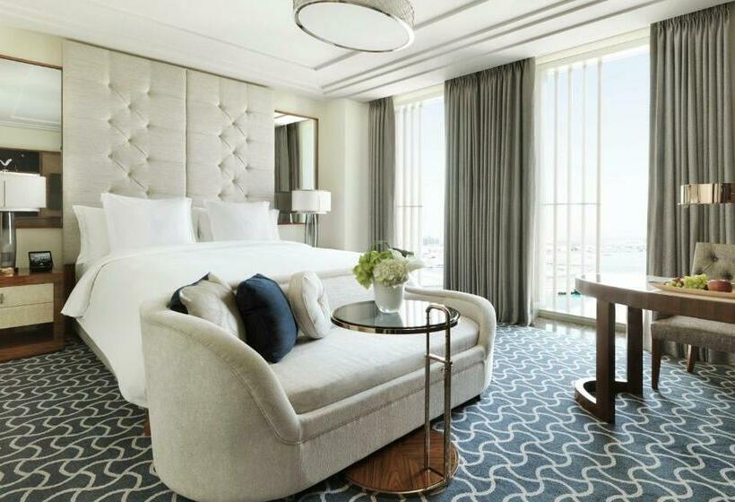 Номер Superior Кровать Кинг, Four Seasons Hotel Abu Dhabi At Al Maryah Island