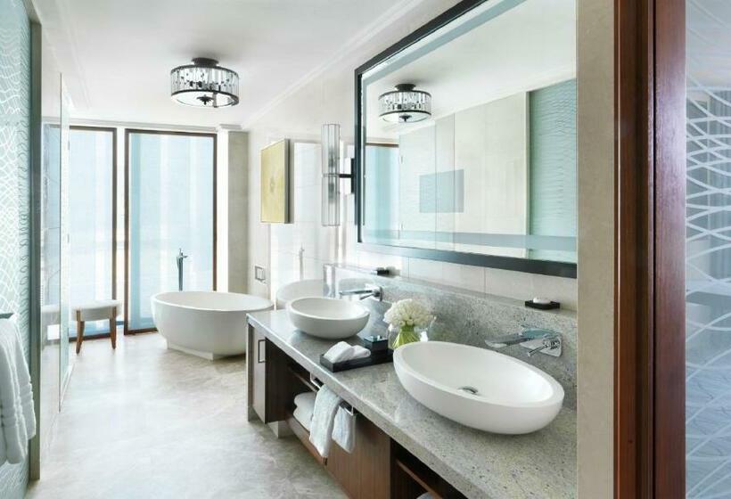 Номер Премиум, Four Seasons Hotel Abu Dhabi At Al Maryah Island