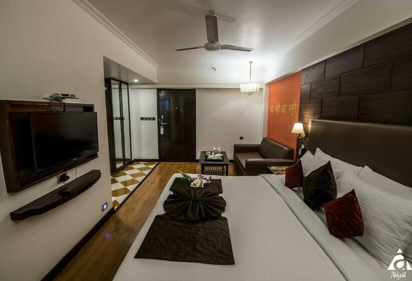 غرفة سوبيريور, Abigail Goradia S