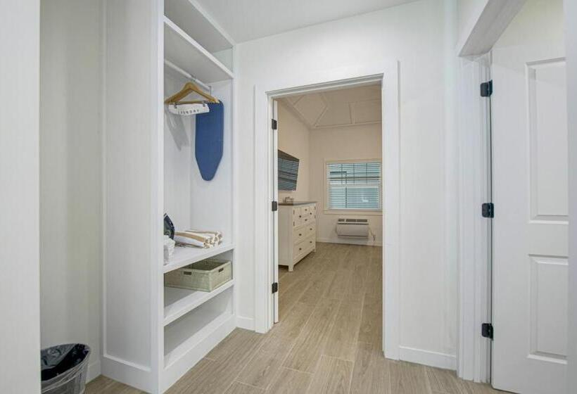 Suite, Casey Key Resorts  Beachfront