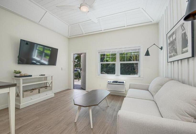 Suite, Casey Key Resorts  Beachfront