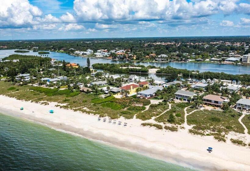Standard Studio King Bed, Casey Key Resorts  Beachfront