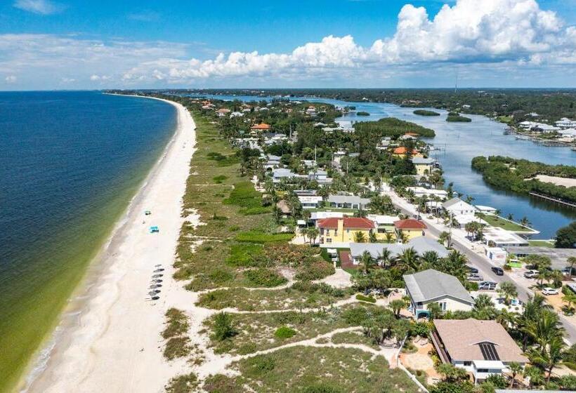 스탠다드 스튜디오 킹침대, Casey Key Resorts  Beachfront