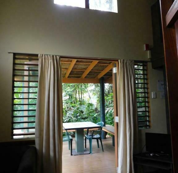 استودیوی استاندارد, Rainforest Eco Lodge