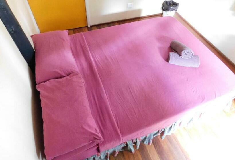 اتاق اکونومی, Rainforest Eco Lodge