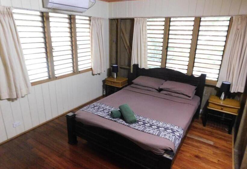 اتاق خانوادگی, Rainforest Eco Lodge