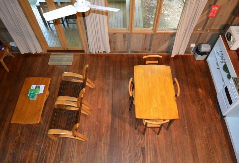 اتاق خانوادگی, Rainforest Eco Lodge