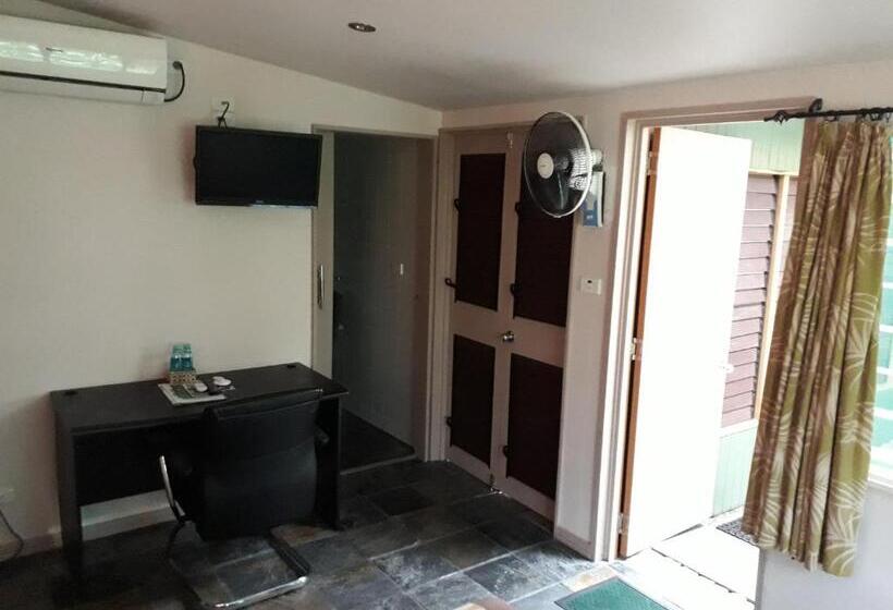 استودیوی پریمیوم, Rainforest Eco Lodge