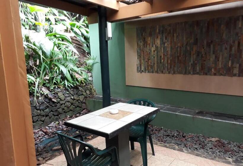 프리미엄 스튜디오, Rainforest Eco Lodge