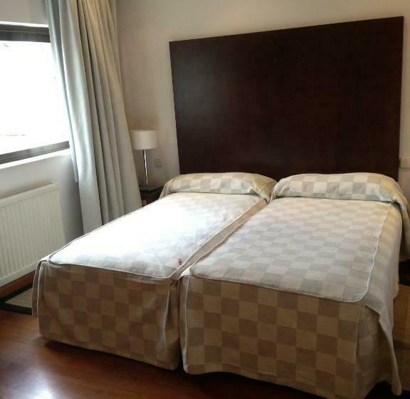 Номер Стандарт Трехместный, Escuela Madrid