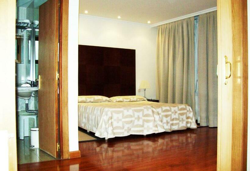 Номер Стандарт Трехместный, Escuela Madrid