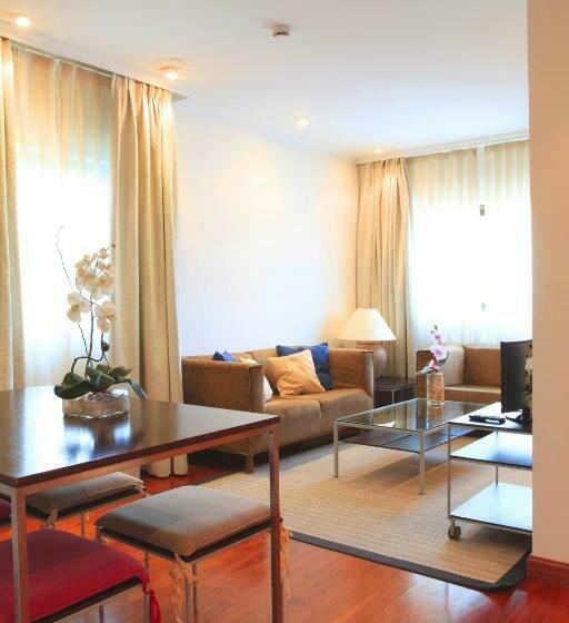 Номер Стандарт Трехместный, Escuela Madrid