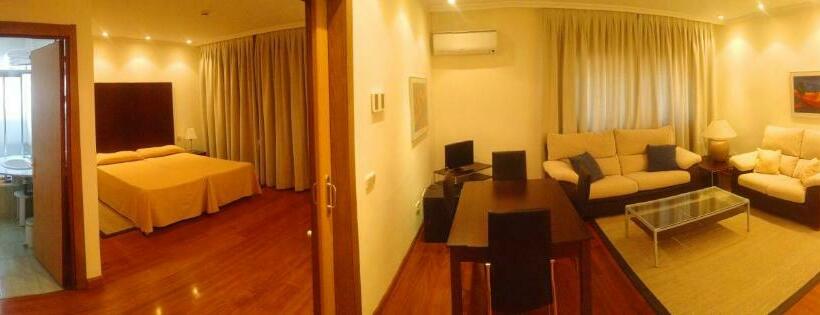 Номер Стандарт Трехместный, Escuela Madrid