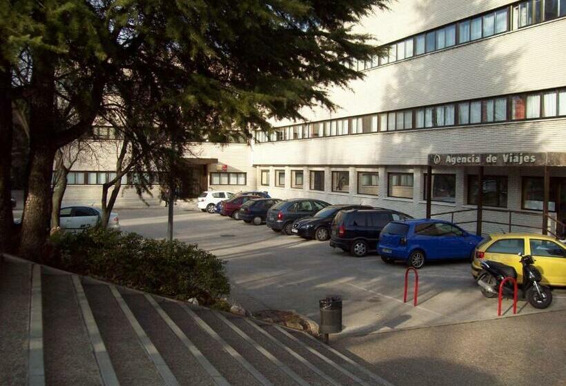 Четырехместный Номер Стандарт, Escuela Madrid